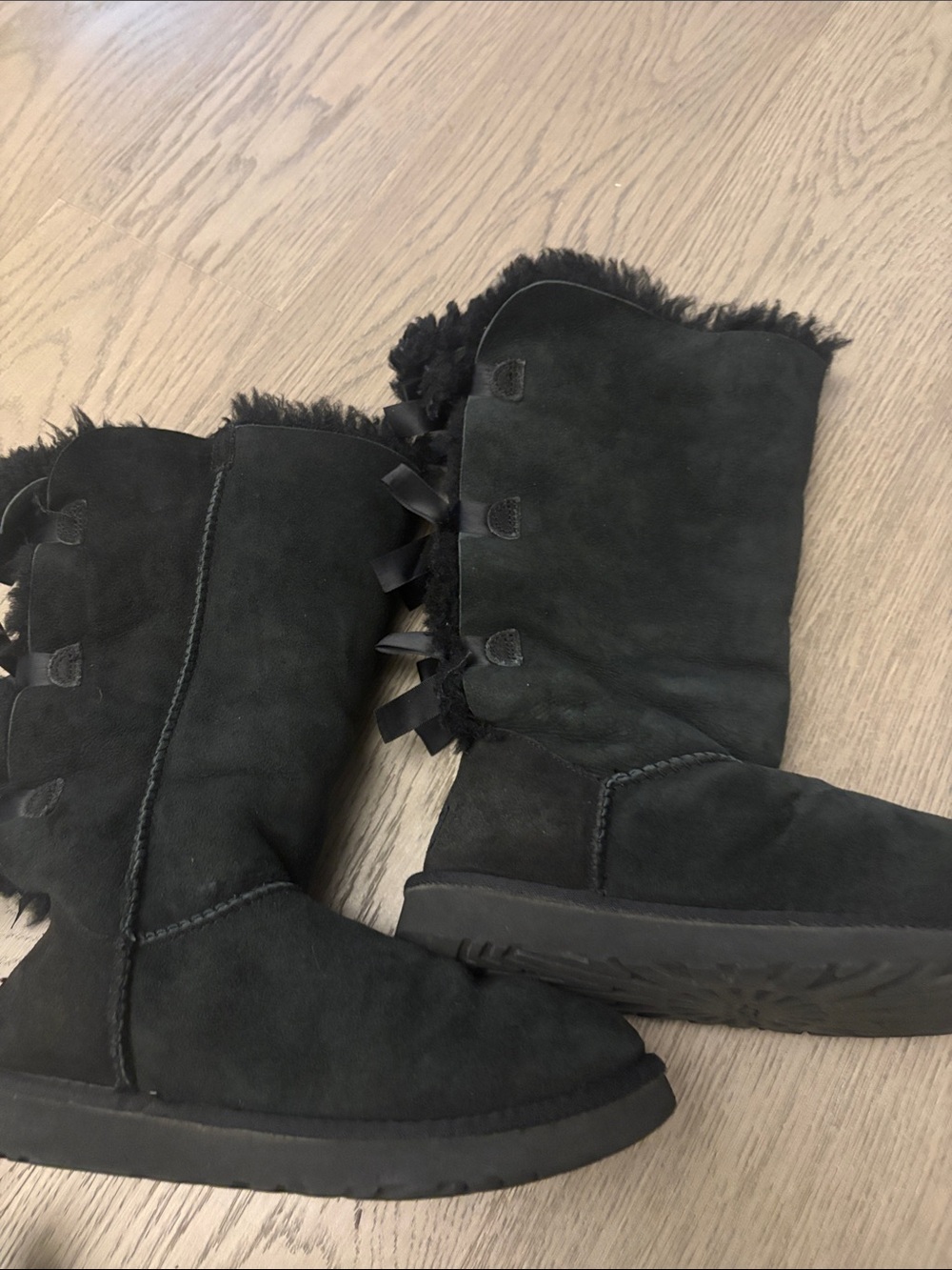 UGG Bailey Bow II Tall Boots Black Suede Sheepskin Size 7 Great Condition size 7